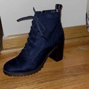 Dark Blue Tommy Hilfiger Elyssa Booties in 7.5 M